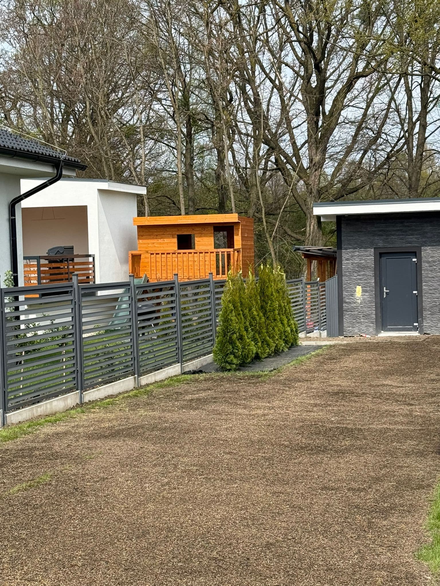 Pozadí sekce Markvartovice - Zahrady Ondra Červenec