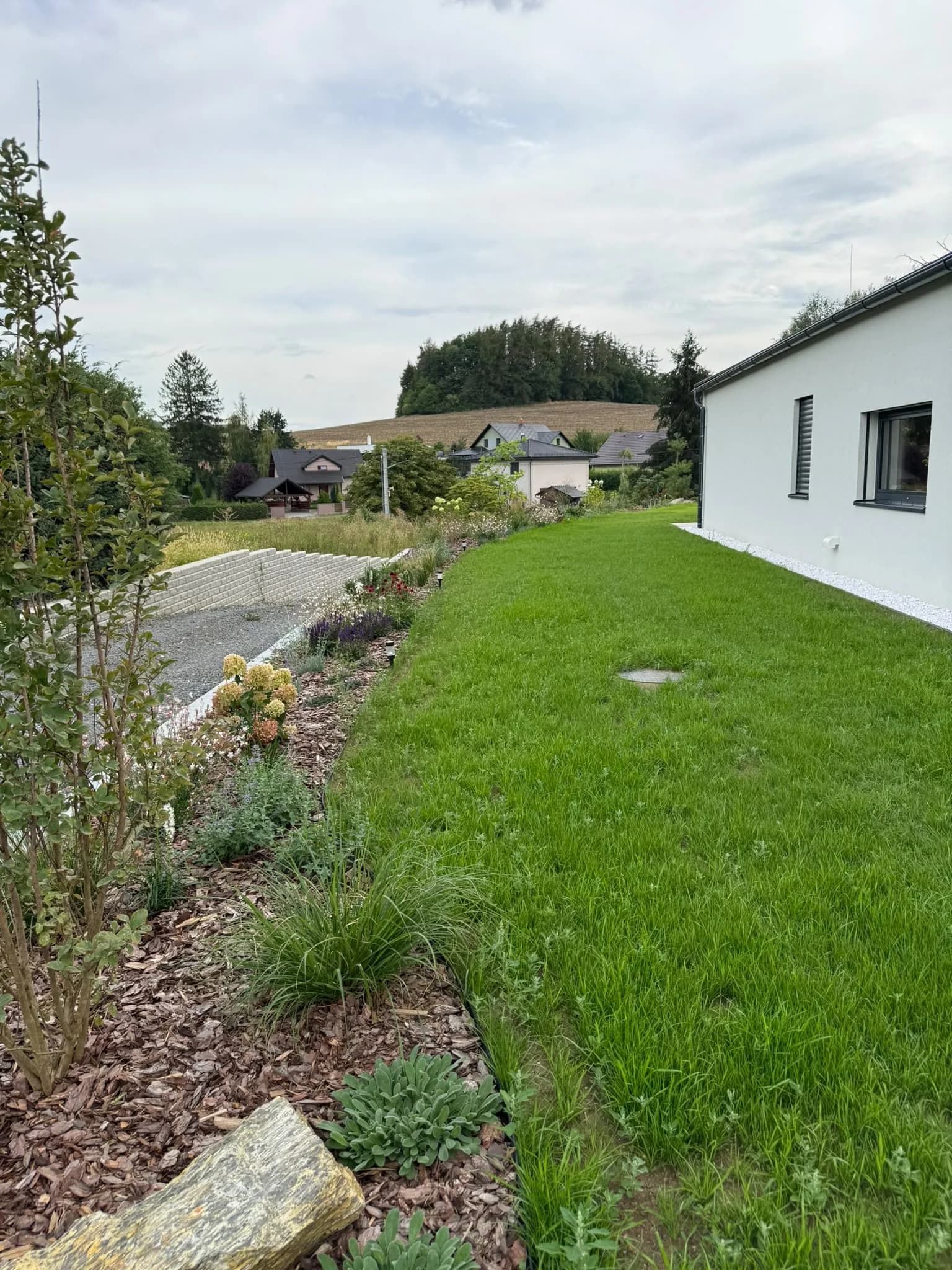 Zahrada Starý Jičín – mulčovaný záhon